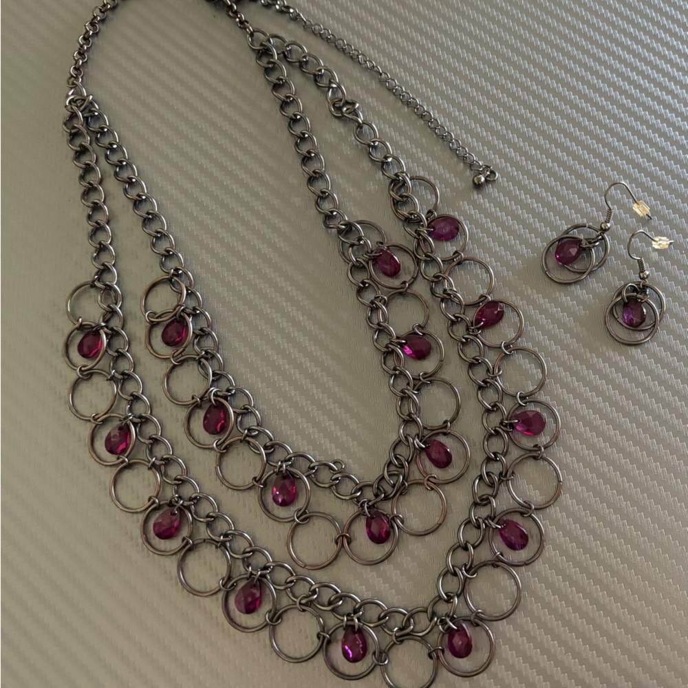 5/$10 
Costume jewelry set